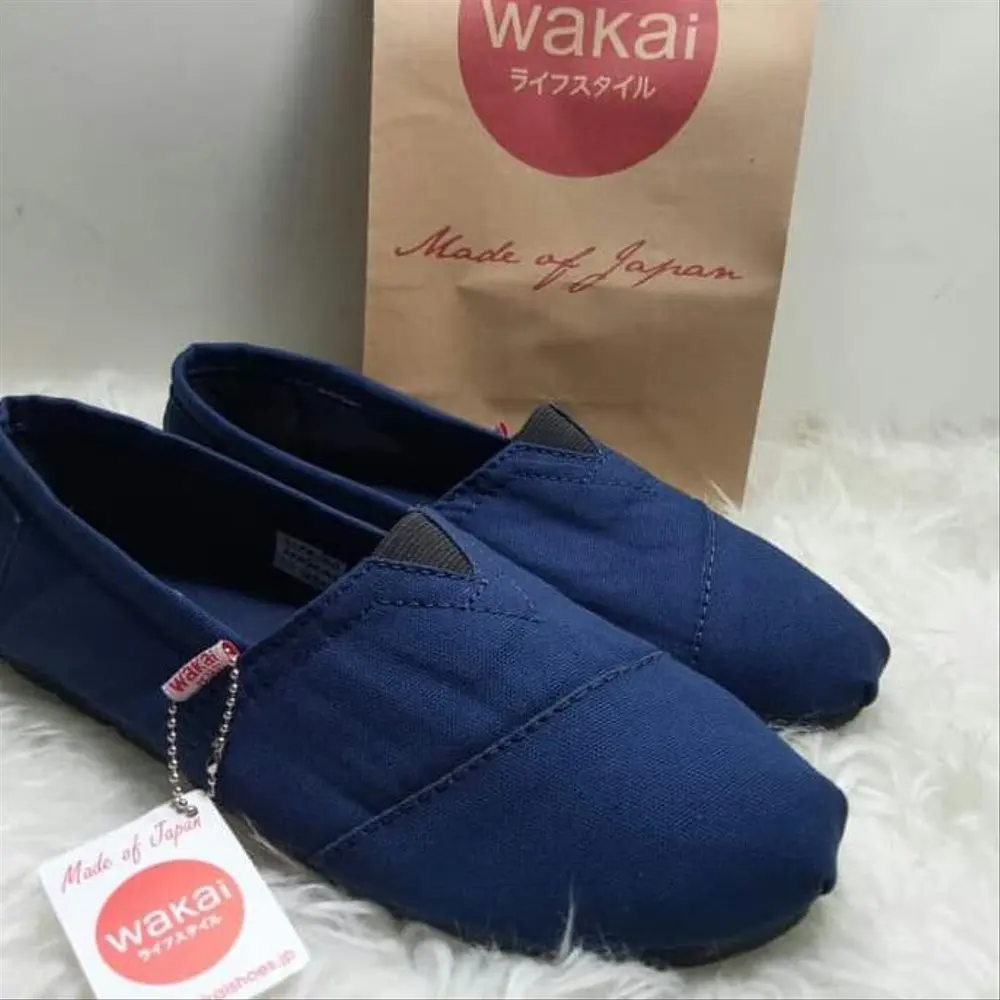 Sepatu Wakai slip on Navy unisex free Paperbag septu slip on pria dan wanita