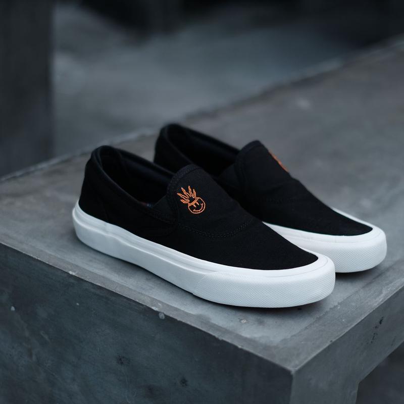 Sepatu Pria - Slip on Hitam 0