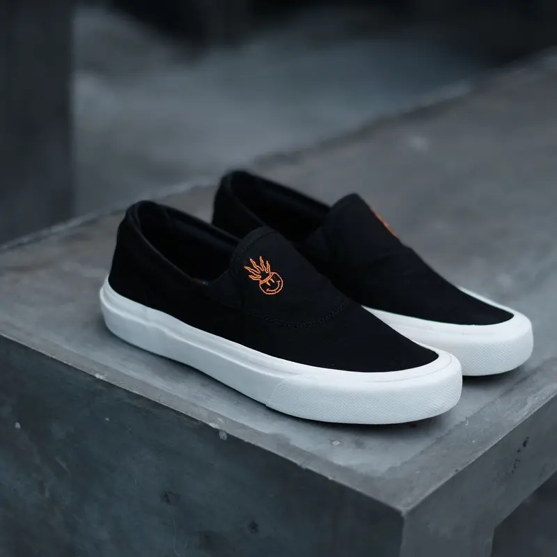 Sepatu Pria - Slip on Hitam 0