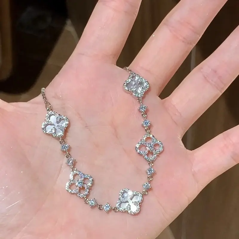 Four petal zircon flower bracelet with a light luxury and high-end feel, with adjustable temperament and a new style of jewelry for women 1