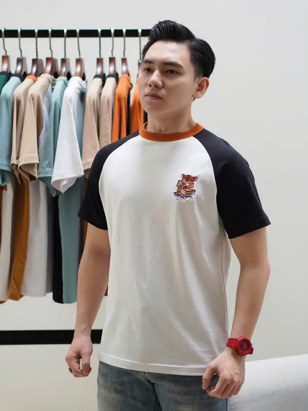 Áo T- SHIRT Raglan Tiger Trắng Tay Đen 0