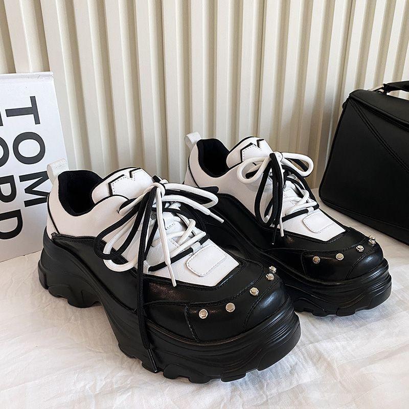 Giày Nam Tăng Chiều Phong Cách Instagram Đế Xuồng Hợp Xu hướng Dad Shoes Thiết Kế Đinh Tán Dễ Phối Đồ Giày Da Độc Đáo Thích Hợp Cho Mùa Hè 2024 Sneaker Đế Bằng