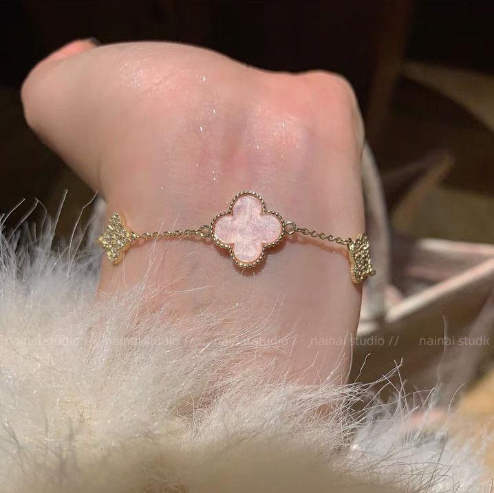 Product Introduction of Super Sparkling Clover Bracelet for Women's Ins, Light Luxury, niche, Personalized, Versatile Handpiece 13