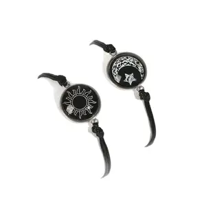 Gelang pasangan yang bersinar dalam gelap. Fashion Sun Moon Tiga Warna Paduan Dasar. Gelang anyaman tangan hadiah Hari Valentine.