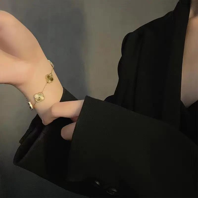Gold Clover Bracelet Female Four-Leaf Flower Bracelet Titanium Steel Non-Fading Non-Black Gift for Girlfriend Wife Girlfriend Gifts for Moms Valentine's Day Gift