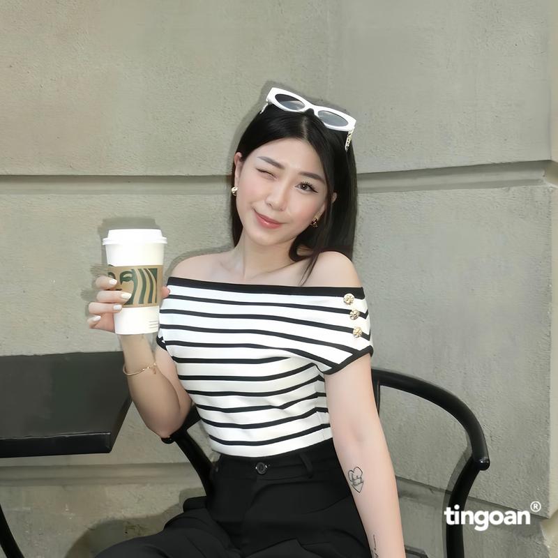 TINGOAN - Áo trễ vai croptop phối 3 cúc kẻ MELANIE TOP/KẺ