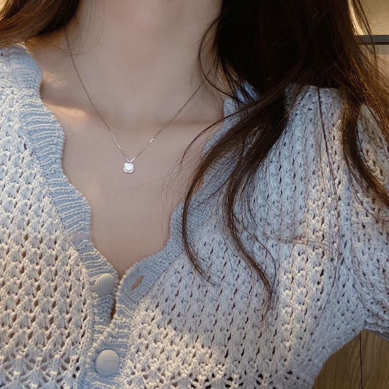 Product Introduction of Gold Live 18K top gifter Jewelry Fashion Wedding Gold Plated Small Square Diamond Flash Diamond Clavicle Necklace Pendant 5