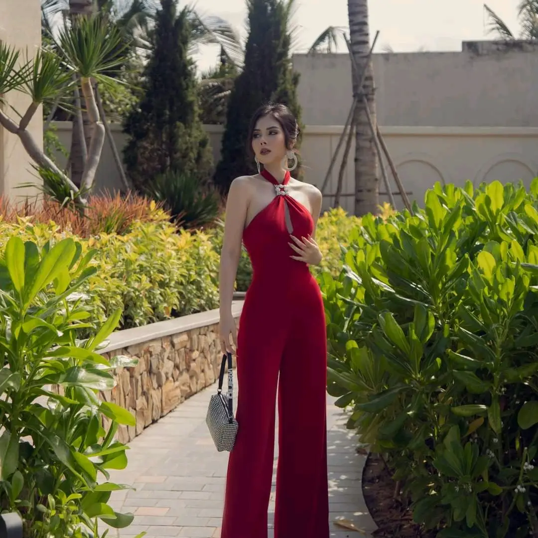 Bộ jumpsuit đỏ đô phối khóa kim loại dây cài nút cổ ống suông dài chấm đất Nữ Women jum  chéo