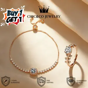 [BUY 1 GET 1] Cincin dan Gelang Zirkon Simpel WarnaEmas Mawar Penuh Berlian Geometris Cocok untuk Sehari-hari Pesta Hadiah Pernyataan Cinta CHIC&CO AdjustableAksesoris anti luntur anti perubahan warna Garansi 1 Tahungelang tangan 145 SL12