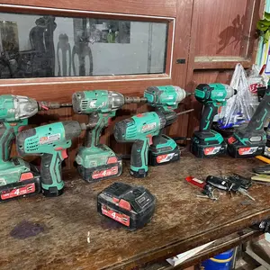 Đỗ Huyền máy pin.