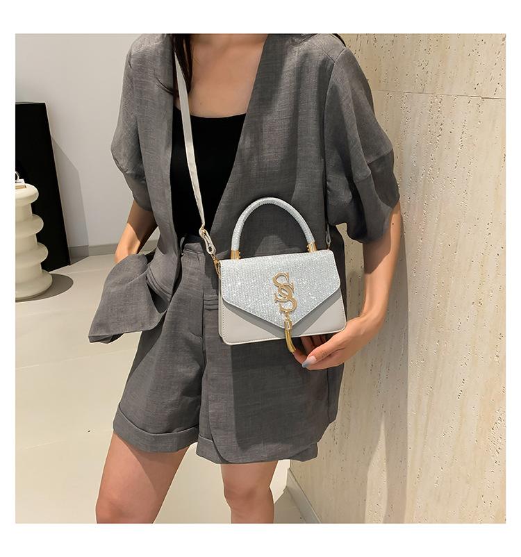 Product Introduction of Túi Vuông Nhỏ Chất Lượng Cao, Thời Trang Mới, Thiết Kế Chữ Cái Và Tua Rua, Dây Xích Xích, Thích Hợp Cho Phụ Nữ, Túi Đeo Vai Tongqin, Phổ Biến Năm Nay Bag 11