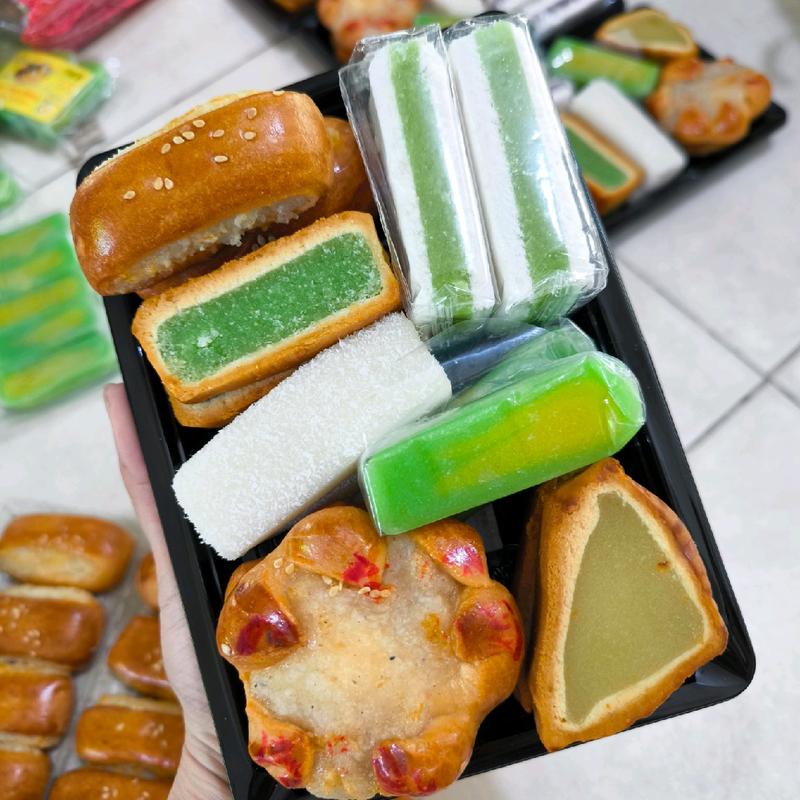 Set bánh tuổi thơ thập cẩm gồm bánh dẻo, bánh in, bánh xà lam dừa bánh dẻo dừa bánh hoa dừa nướng, bánh dừa nướng hộp 12 bánh HSD 30 ngày ( Bánh dùng ăn vặt)