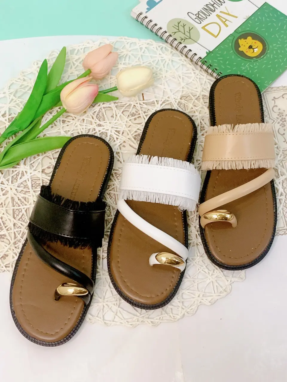 Dép nữ xỏ ngón đính khuy quai ngang tua thời trang ( Trắng, Đen, Be) DéP Shoes Jean