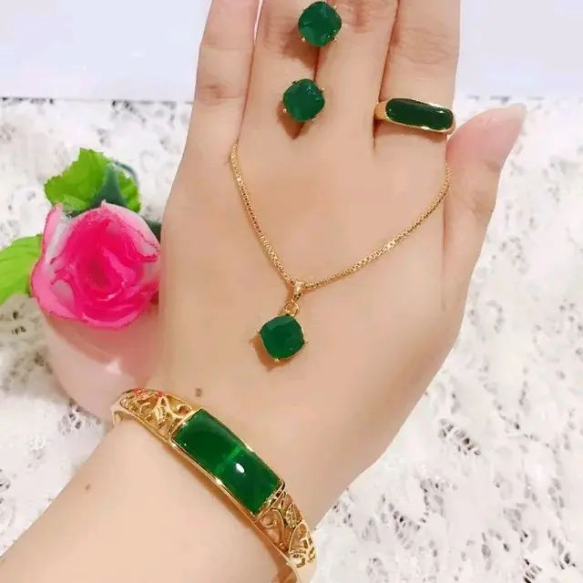 Set  Perhiasan, Kalung, Anting, Cincin, Gelang Dan Liontin