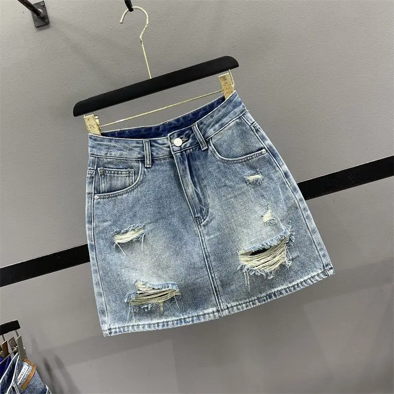 Chân Váy Denim Rách, Phong Cách Châu Âu, Dành Cho Nữ, Cạp Cao, Chữ A, Bó Sát, Chống Lộ, Phong Cách Phương Tây, Mùa Hè 2024, Chân Váy Ngắn Bó Women Khuy