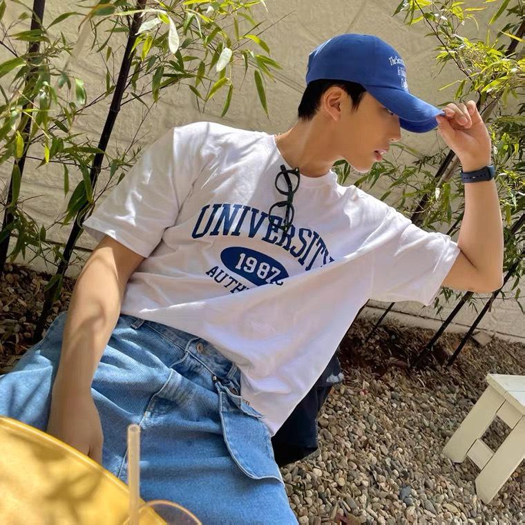 Áo Thun Nam Oversize Màu Trắng Cổ Tròn In Chữ UNIV.ERSITY Chất Thun Cotton 2 Chiều Menswear 3