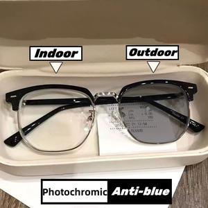 แว่นตาสายตาสั้นครึ่งขอบย้อนยุค unisex ครึ่ง, โฟโตโครมิก, พร้อมคุณสมบัติทนต่อแสงสีฟ้า, ปรับตัวได้อย่างชาญฉลาดทั้งในร่มและกลางแจ้ง, ป้องกันรังสียูวี400จากแสงอัลตราไวโอเลต