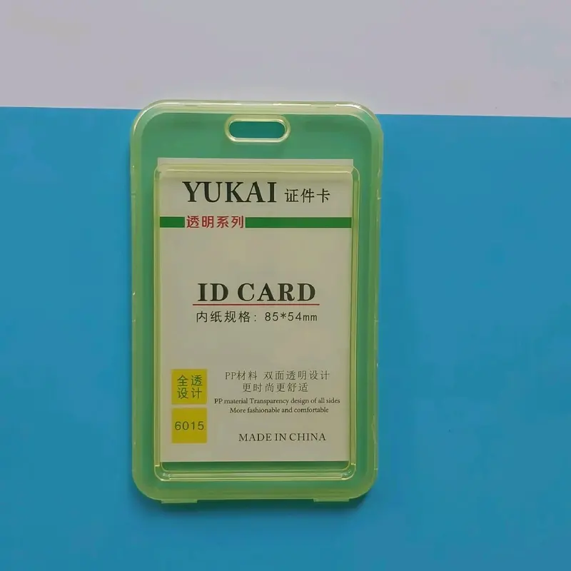 Bảng tên 2 loại cao cấp bằng hợp kim đồng và bằng nhựa .với chất liệu mặt bằng đồng sẽ giúp cho bộ thẻ của chúng ta màu bền mãi theo thời gian , mang một phong cách lịch lãm sang trọng  khi đeo sản phẩm này 2