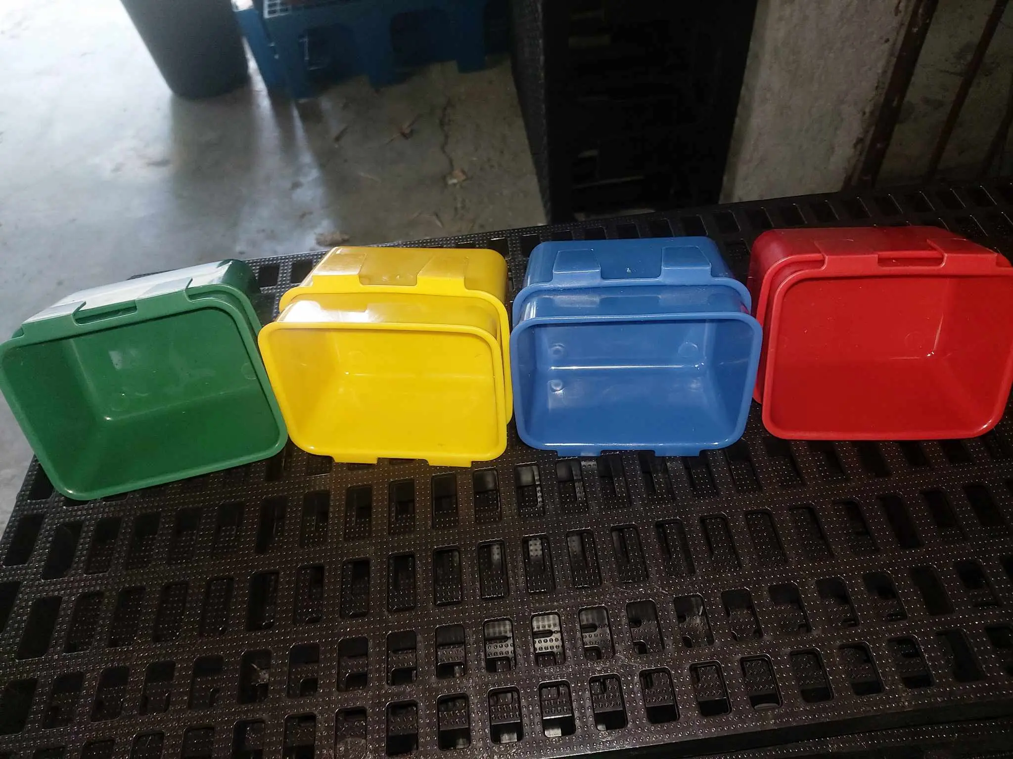 10pcs hanging feeder, hanging cups, feeding cups Medium size. patukaan ng manok, birds feeder