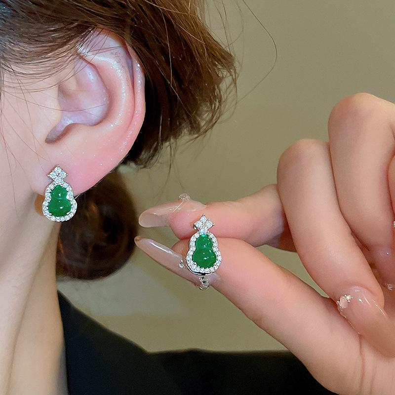 Product Introduction of New Chinese Style Gourd Earrings Chinese Style Earrings Fashionable High-end Versatile Ear Jewelry 2