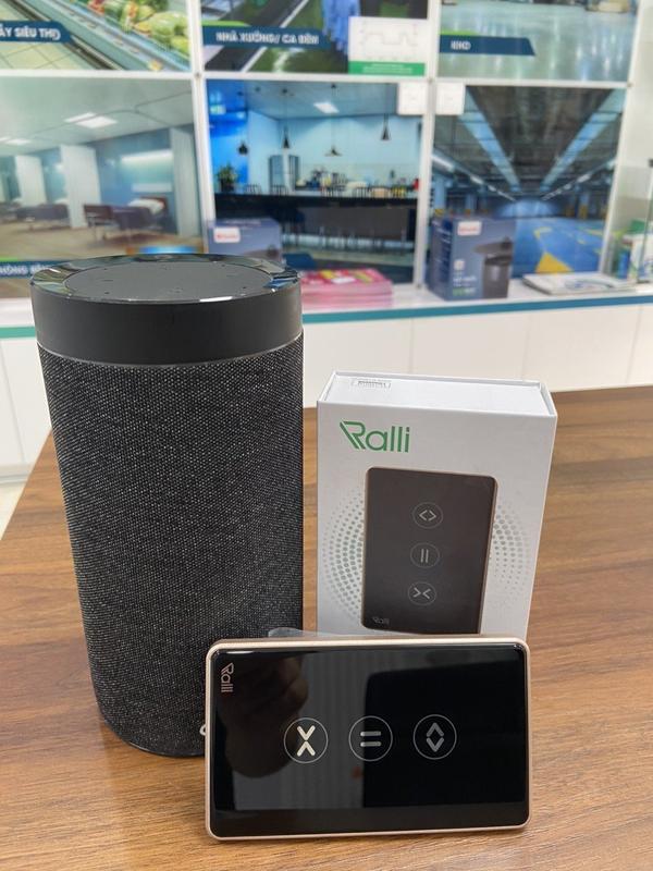 Công tắc cửa cuốn thông minh WIFI Rạng Đông. Điều khiển đóng mở cửa cuốn từ xa qua APP điện thoại, chia sẻ tài khoản nhiều người dùng.