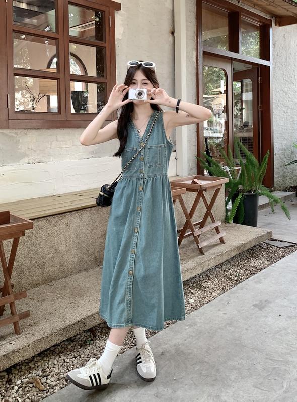 Product Introduction of Y. French Style Temperament V-neck, Vest Denim Dress Casual Womenswear 2