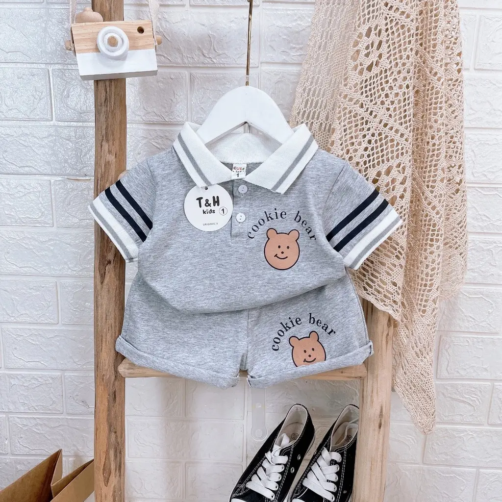 Đồ bộ bé trai - Set áo polo cộc tay và quần short chất cotton in nhiệt đa tầng logo gấu cực chất cho bé 7-18kg