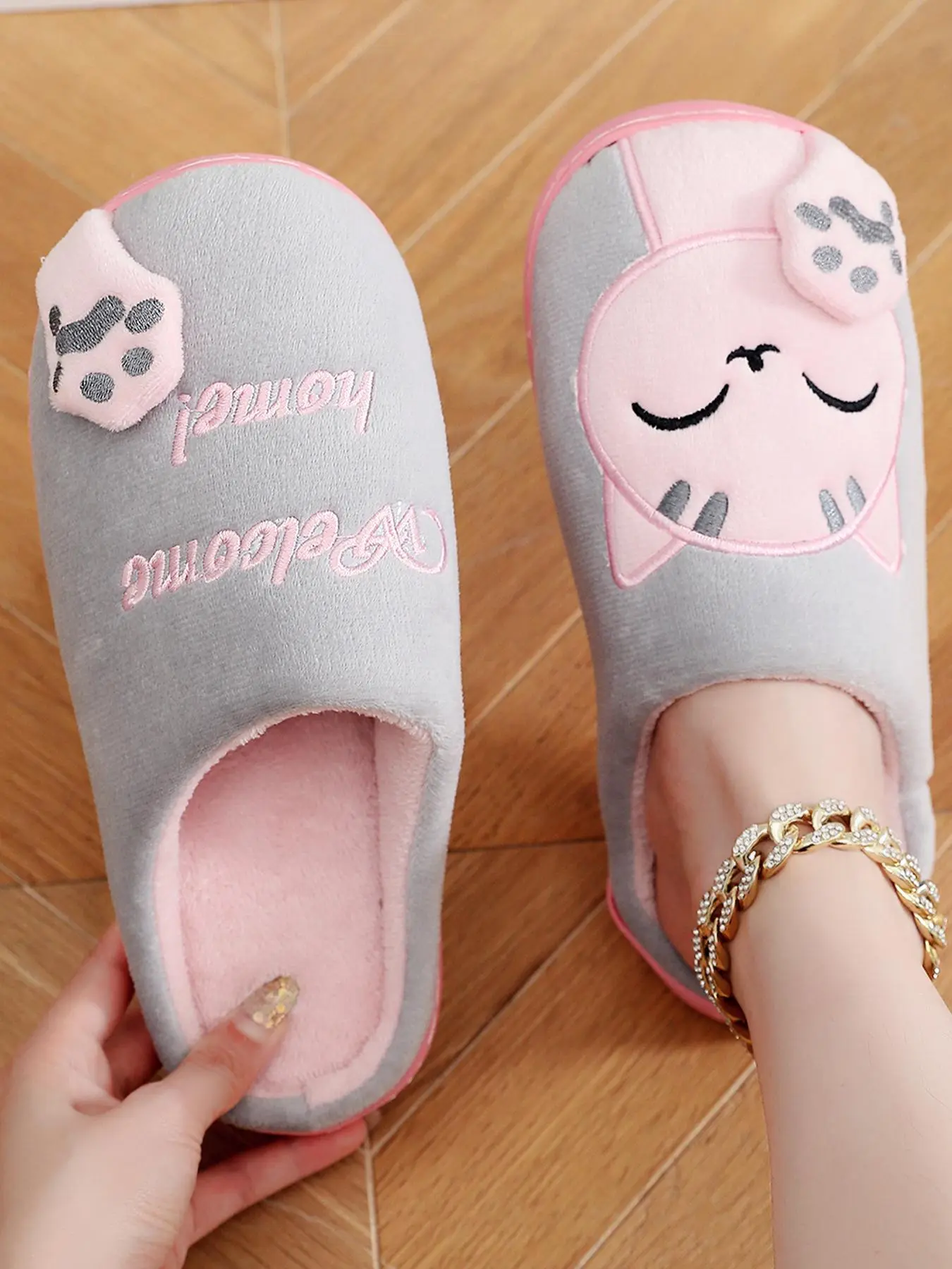 Women's Cute Cartoon Cat & Letter Embroidered Design Bedroom Slippers, Thickened and Warmful Shoes, Sweet Soft and Comfy Home Slippers