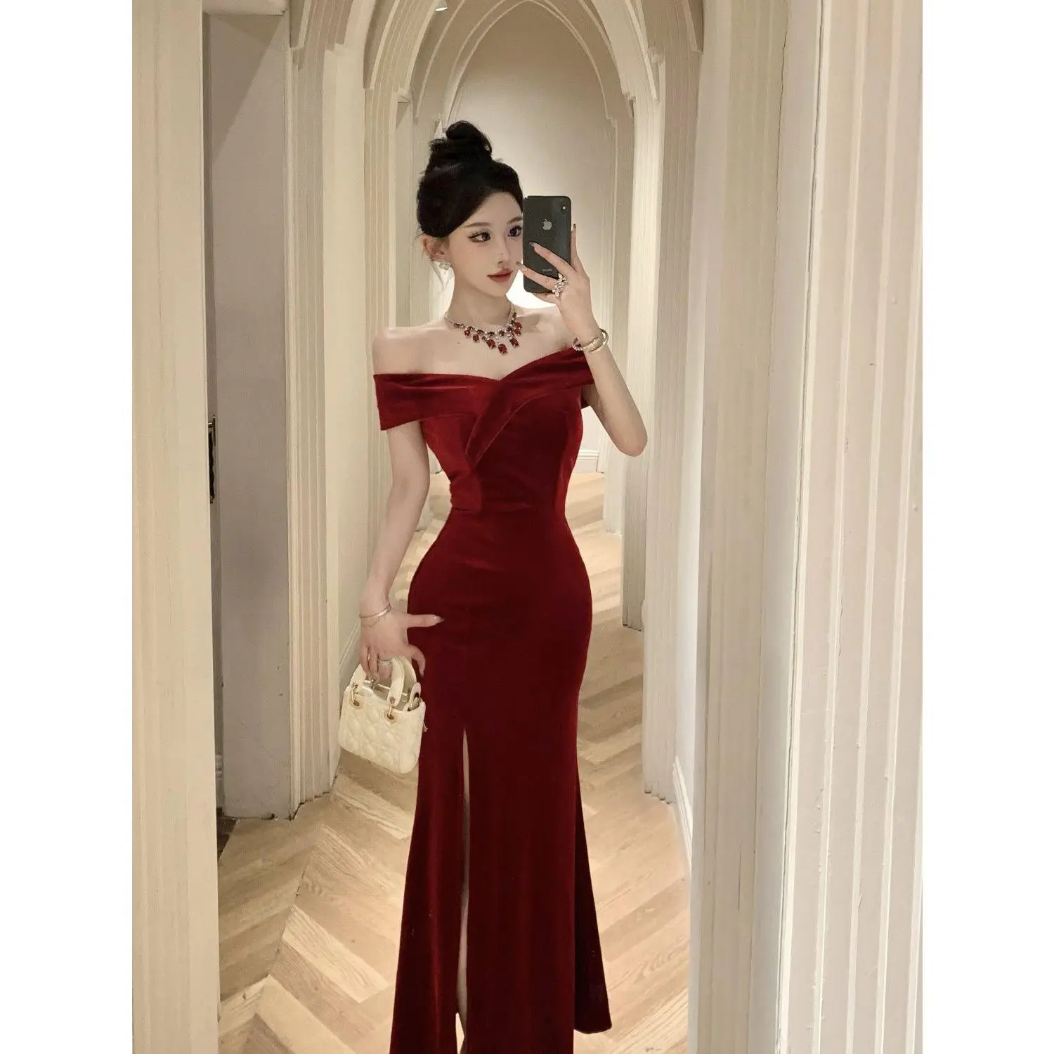 Annual Meeting Battle Robe Velvet off-Shoulder Dress Women's Autumn and Winter High-Grade Hepburn Style Annual Meeting Battle Robe Velvet off-Shoulder Dress Women's Autumn and Winter High-Grade Hepburn Style