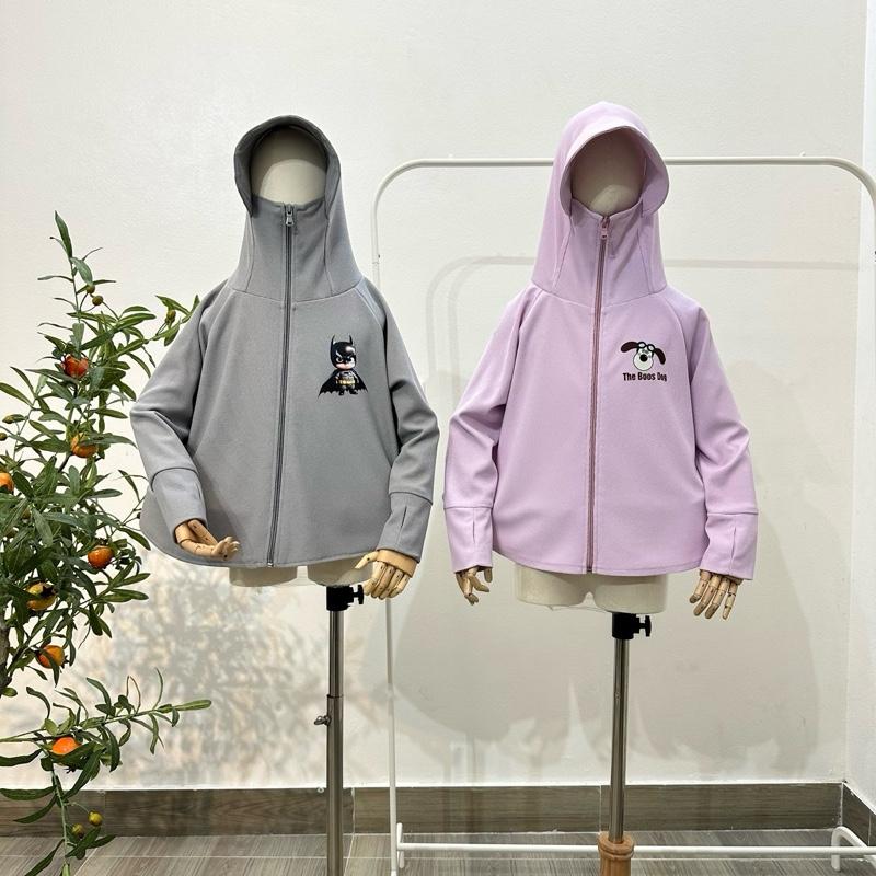 Hello Boutique Áo chống nắng cánh dơi phong cách 2025 cho bé trai và bé gái chất liệu cotton tổ ong thoáng mát vành mũ rộng cho bé.