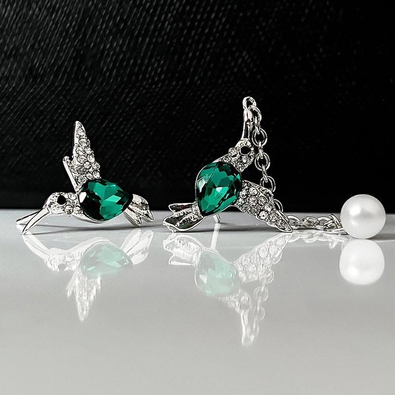Product Introduction of Bird Wings Necklace Women's Personalized Diamond Emerald Hummingbird Pendant Clavicle Chain Necklace 6