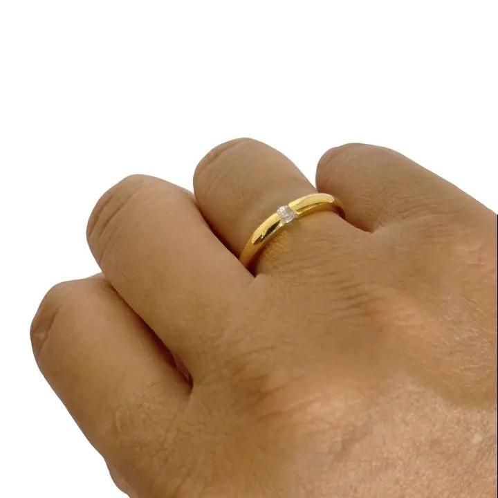 Nhẫn titan thích hợp cho cặp đôi, nhẫn hở gắn hột chìm đơn giản, màu chuẩn vàng 18K, không đen gỉ, đeo hằng ngày, phù hợp cho nhạy cảm. Phụ kiện thời trang.