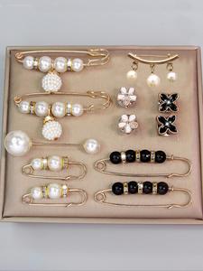 Set de 12 piezas de Broches Decorativos de Moda con Perla Falsa, Broche para Ropa con Decoración de Diamante de Imitación y Flor, Accesorios de Moda Elegantes Comodín para Uso Diario, Accesorios Exquisitos para Regalos de Cumpleaños