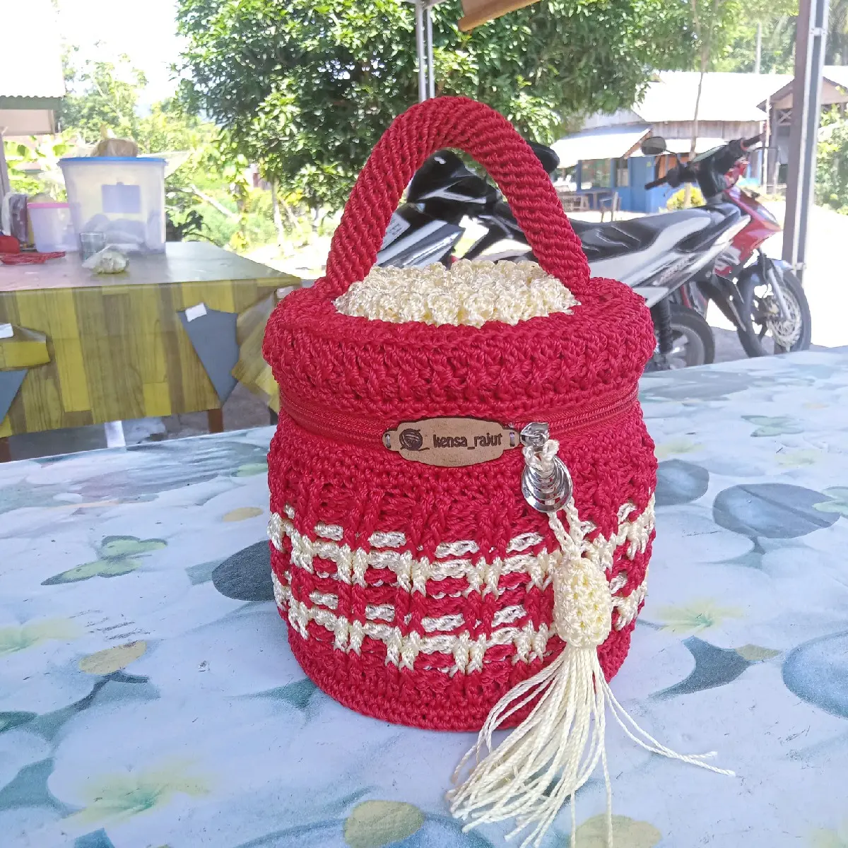 tenong rajut motif bambu