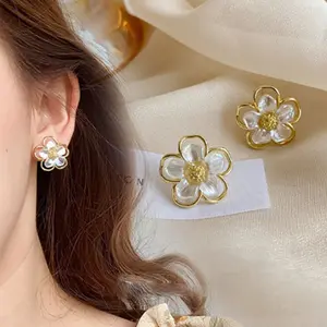 Minzo Anting Korea Perempuan Dewasa Mewah Motif Bunga Earrings Imitasi Bahan Alloy Aksesoris Perhiasan Wanita