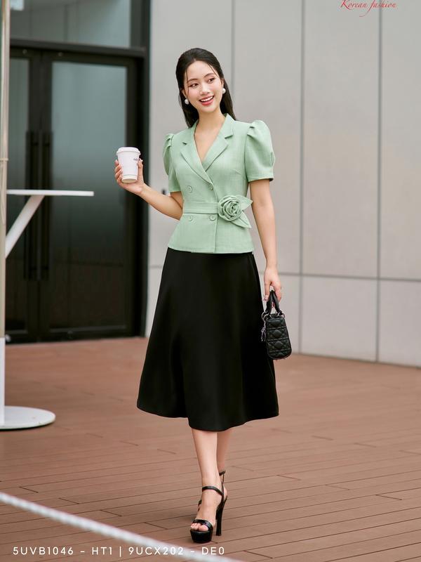 Áo Vest Nữ UNIVTH Ngắn Tay Kèm Đai Hoa Sang Trọng 5UVB1046KG 1