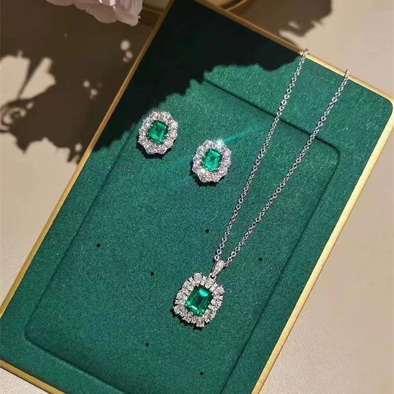 Simple Super Shiny Elegant Emerald Set Rings Necklace Frosty Style Stud Earrings Online Influencer Necklace TikTok Cross-Border Hot Sale 2