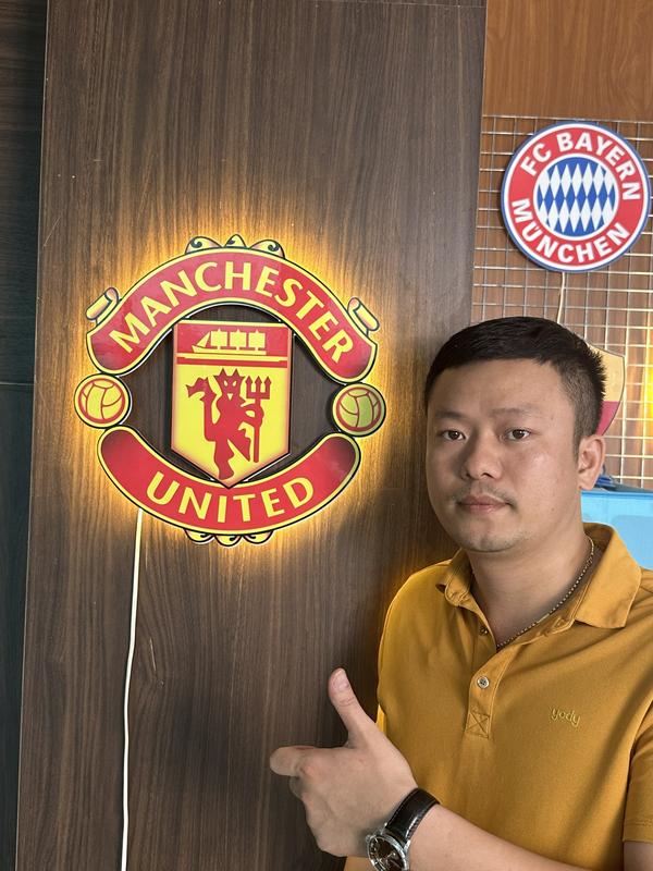 Tranh led tráng gương Manchester United MU - tranh logo bóng đá thay thế đèn ngủ decor phòng khách phòng làm việc Treo Tường
