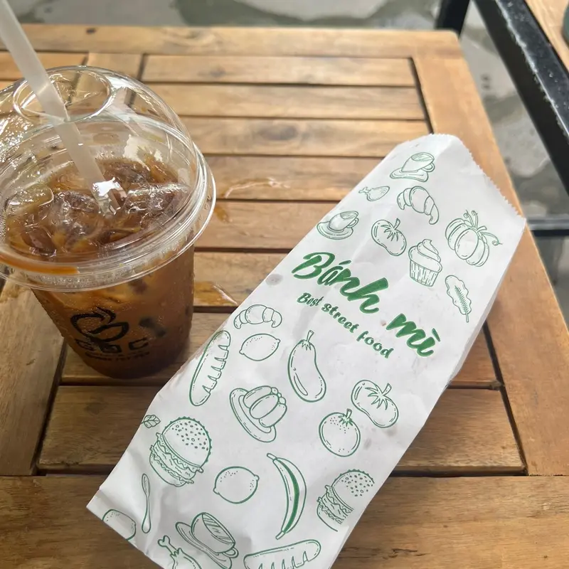 1.500 Túi đựng bánh mì trắng in xanh S1- kích thước 95x50x245 giấy  gói 2