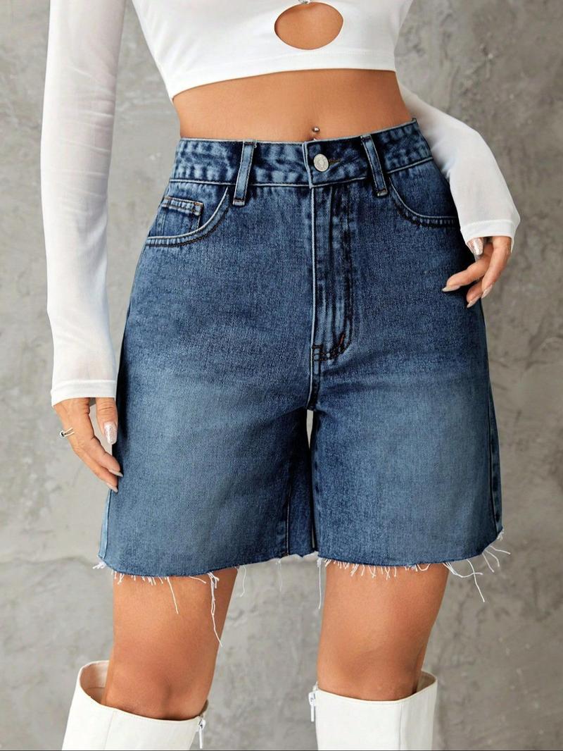 Product Introduction of Women's Distressed Hem Denim Shorts, Fashion Casual Raw Hem Short Jeans for Daily Outdoor Wear, Ladies Bottoms for Spring & Fall 7