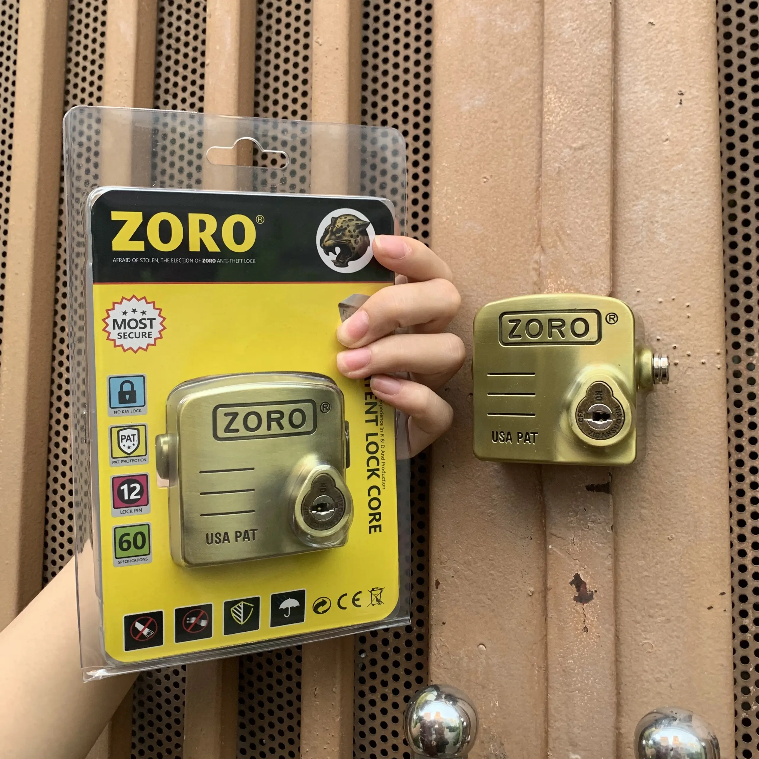Ổ Khoá Chụp Pát Cửa ZORO-chìa xe hơi - màu vàng đồng - Khóa Chụp Chống Cắt Toàn Diện-Bảo vệ khoen cửa-chống trộm hiệu quả.công nghệ Mỹ