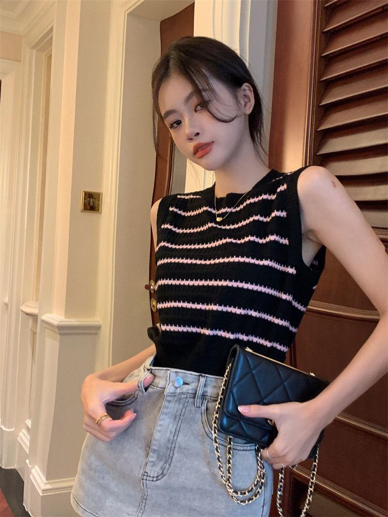 Product Introduction of Thin Color-Block Striped Sleeveless Slim Knitted Vest for Women, Summer Korean Fashionable Stylish Versatile Short Top Trend 12