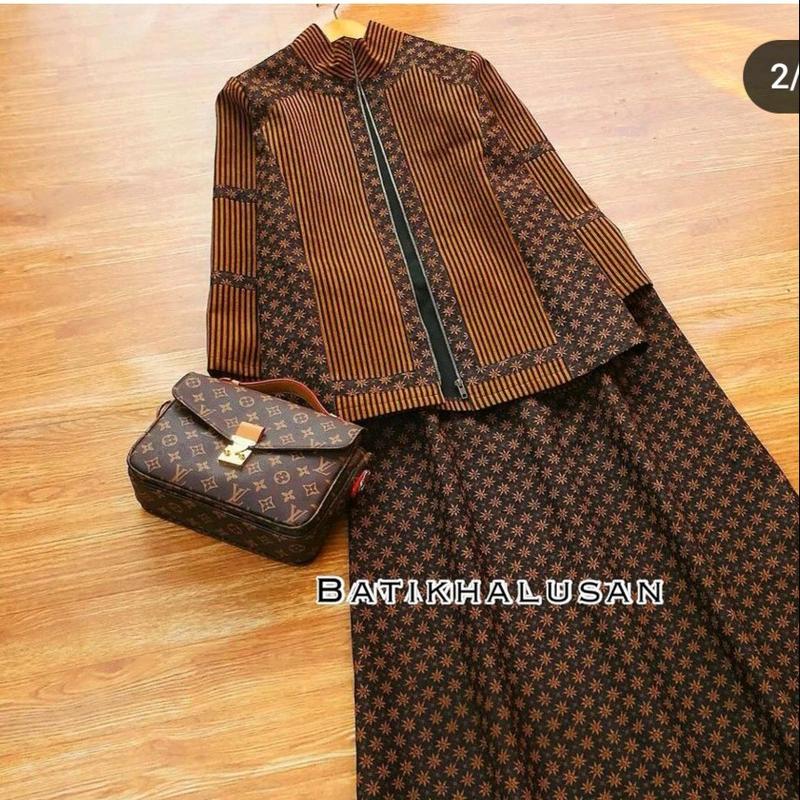 Setelan Blus & Rok Sogan Klasik Lapisan Trikot Batik Solo 0