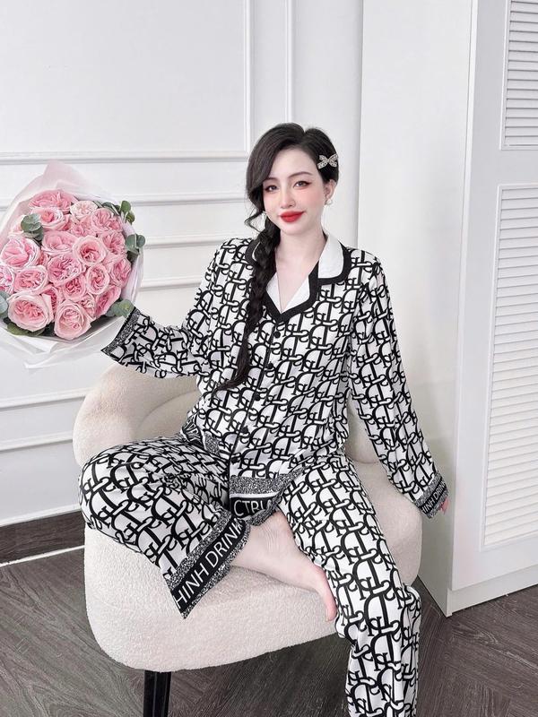 SIZE TO(60-75kg), Đồ bộ nữ, Tay dài quần dài, in họa tiết chữ đen, chất lụa mịn, vải mềm mát 0