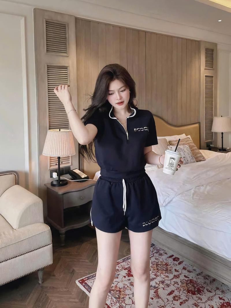 Product Introduction of Set Bộ Đùi Thêu Chữ Nổi Cổ Khóa Chất UMI Hàn Sang Chảnh Năng Động Cạp Chun Có Túi khóa kéo 2 bên quần top women 2025 by TH Store 2