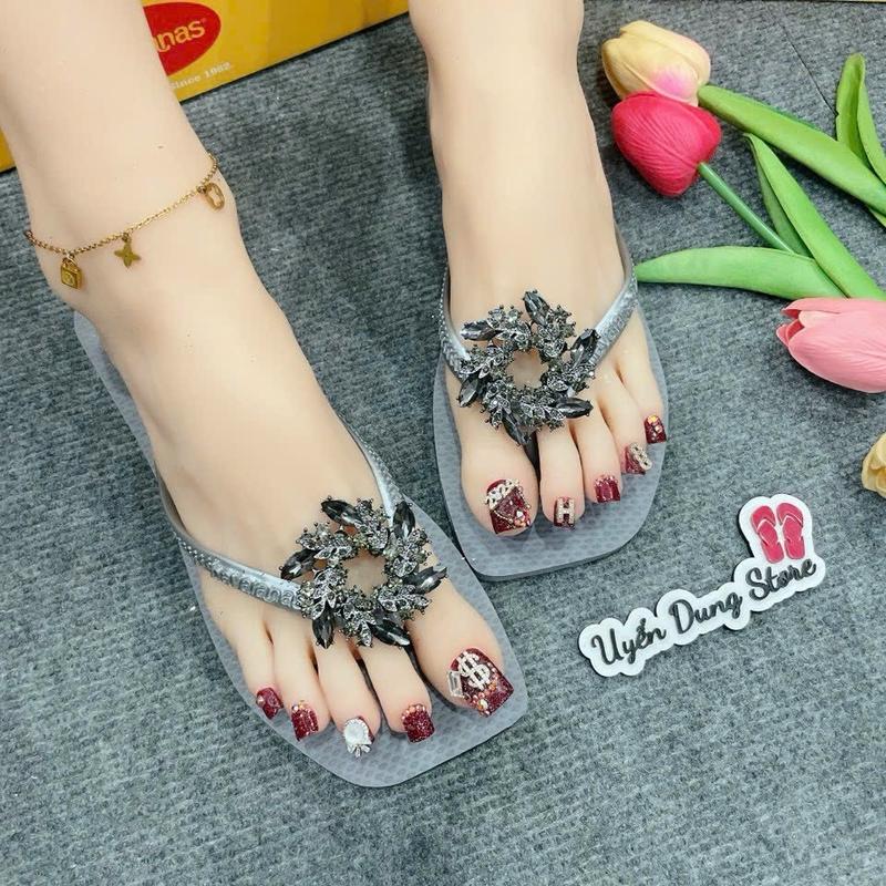 Dép Nữ Xám Vuông Slim Kèm Charm HVN 2