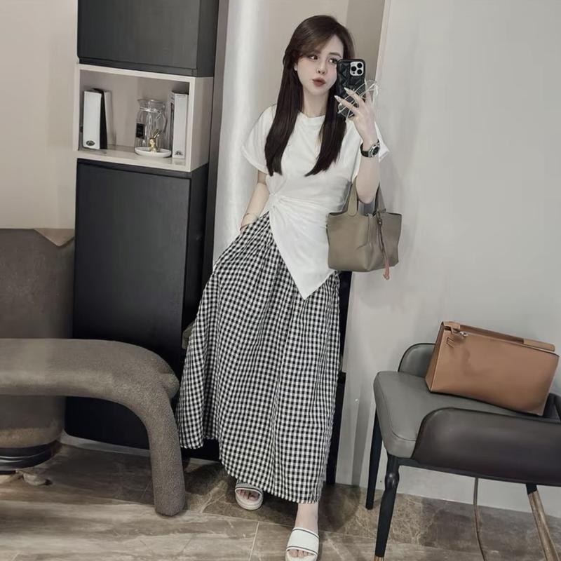 Set Váy Thời Trăng Áo Thun Cổ Tròn Xoắn Eo Vạt Nhọn Phối Chân Váy Kẻ Caro Đen Maxi Dáng Dài Xòe Style Nàng Thơ