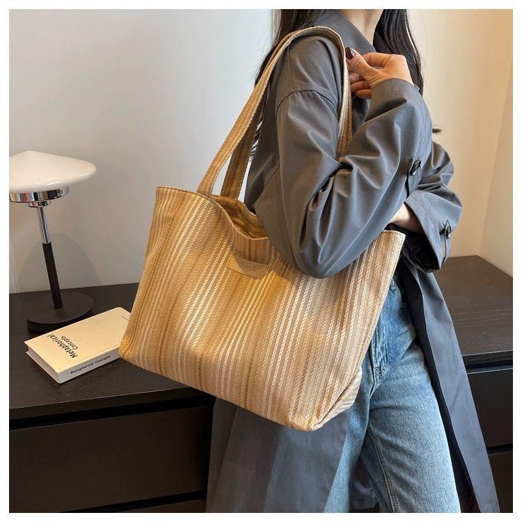 Product Introduction of Túi Tote Sức Chứa Lớn, Thời Trang Phong Cách Hàn Quốc, Túi Tote Đeo Vai Đơn Giản, Thích Hợp Cho Sinh Viên Đại Học Và Phụ Nữ, Phong Cách Ins, 2024 Bag Chữ Nhật 11