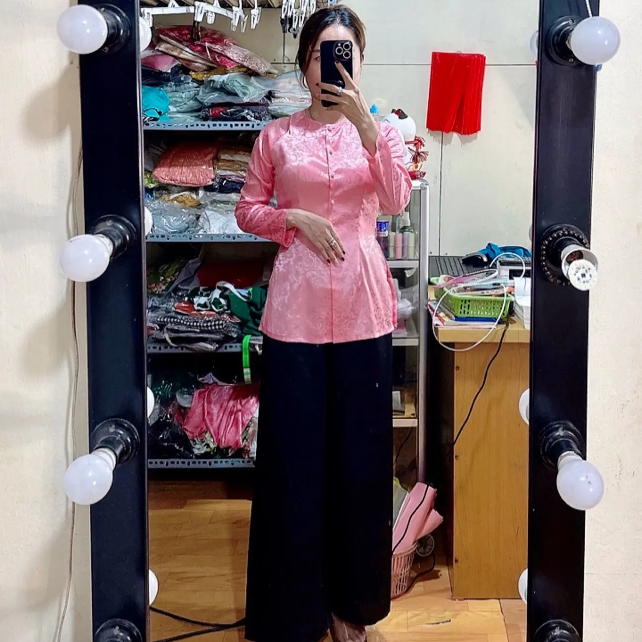 Bộ Quần Áo Bà Ba Gấm Hoa Văn Nút Ngọc Khuy Gài Cổ Tròn Tay Dài Có Size   Top áobà
