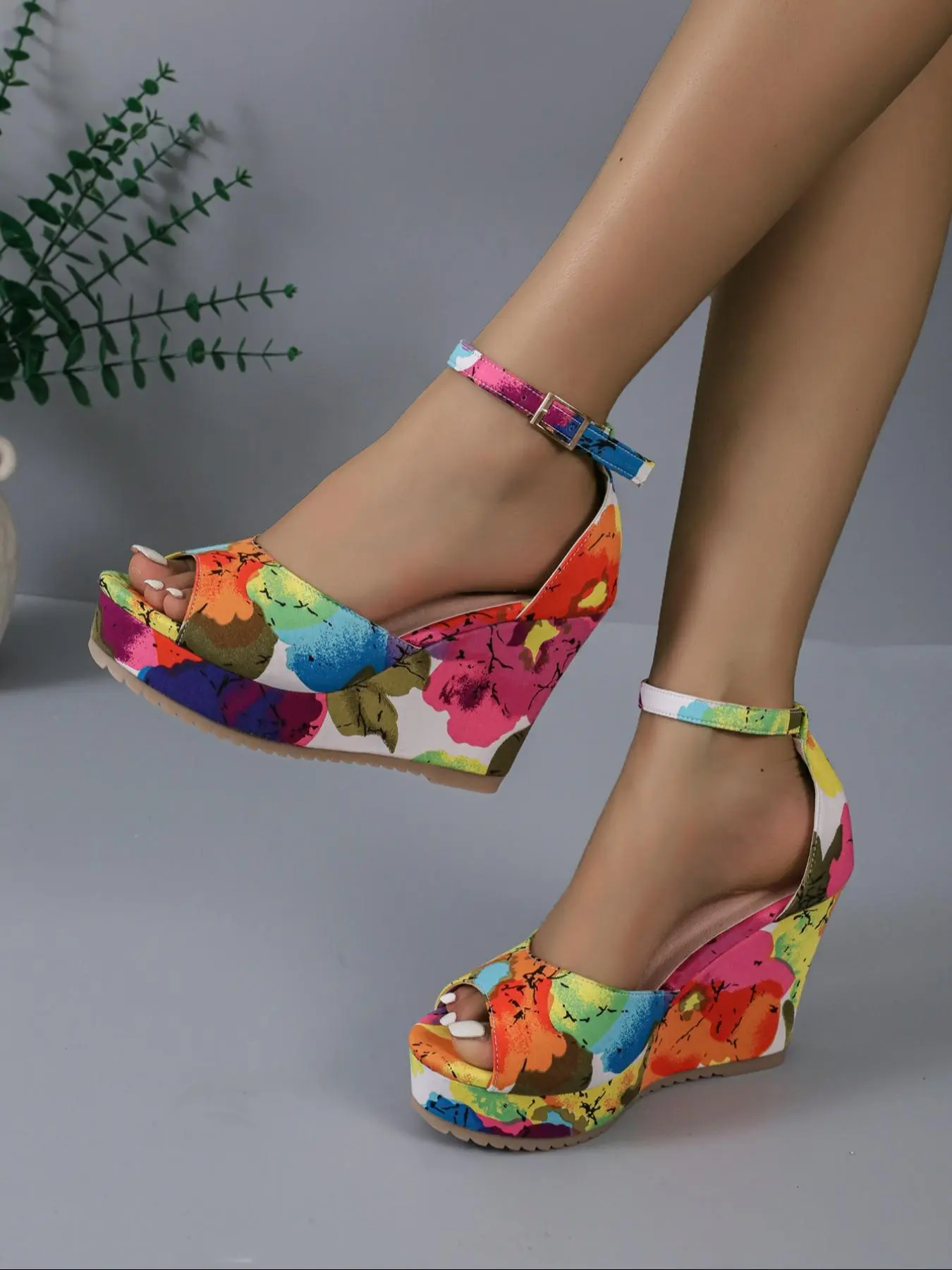 Women's Floral Print Buckle Decorated Comfortable Wedge Sandals, Peep Toe High Heel Sandals for Beach Vacation, Fashionable Shoes for Summer